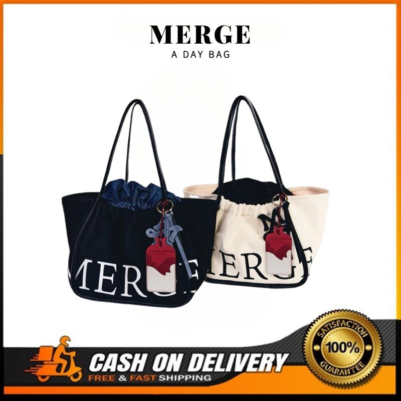 กระเป๋าถือและสะพายไหล่แท้จาก MERGE A DAY BAG