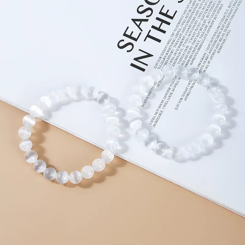 Seleniteสร้อยข้อมือเซเลนส์ไนท์ แท้ธรรมชาติ ขนาด 8 และ 10 มม. เพื่อการทำสมาธิและเสริมพลังงาน ราคา ถูกที่สุด ดีลบีเคเค แกลเลอรีภาพที่ 4