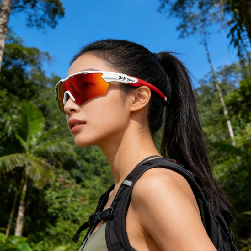 S&M's new cycling glasses, unisex, running glasses, polarized photochromic lenses, suitable for outdoor activities such as hiking, fishing, cycling, and camping. UV protection, minimalist design, and avant garde style.