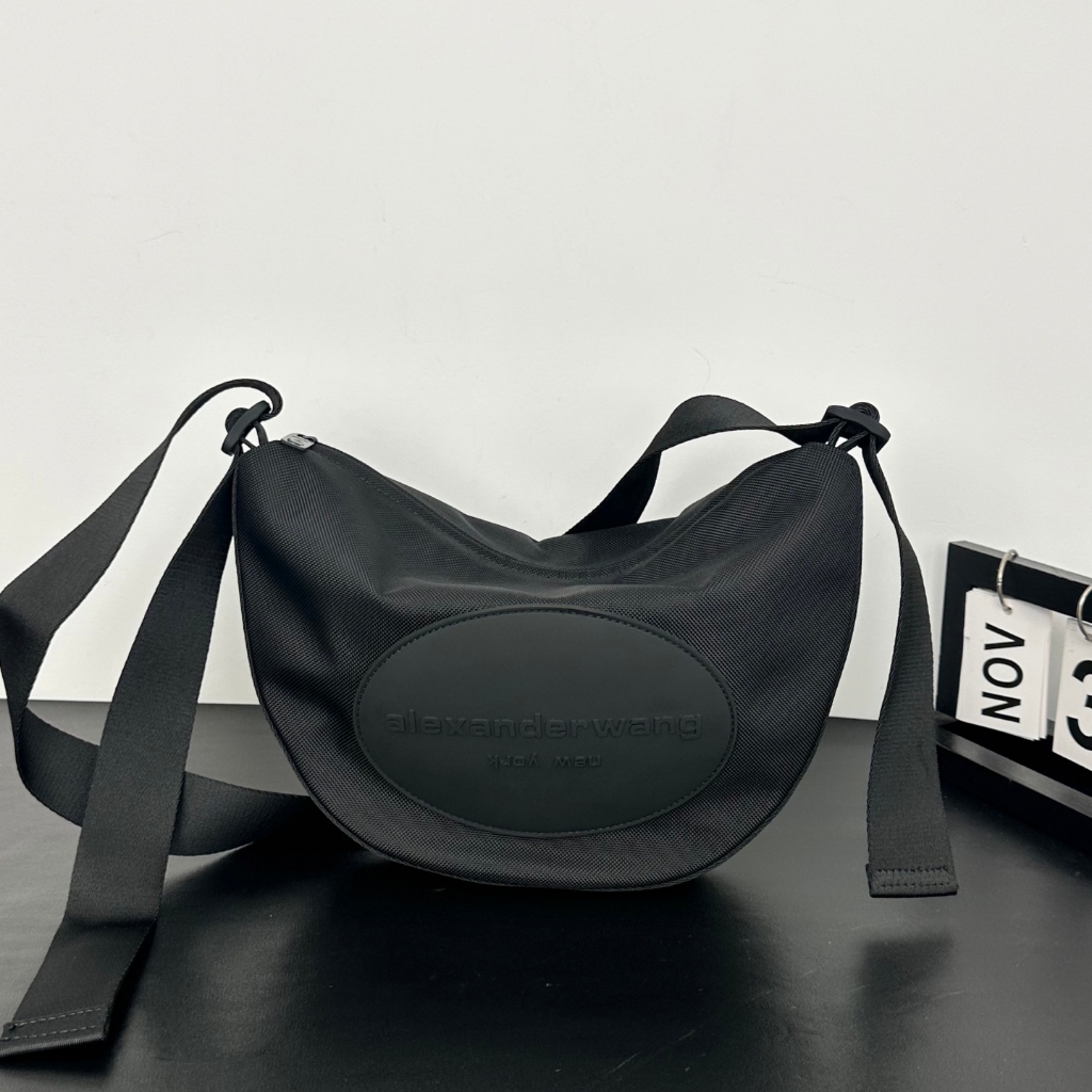 กระเป๋าメッセンเจอร์ Alexander Wang สไตล์ใหม่ เบา มีพื้นที่เก็บของมาก เหมาะสำหรับทั้งผู้ชายและผู้หญิง