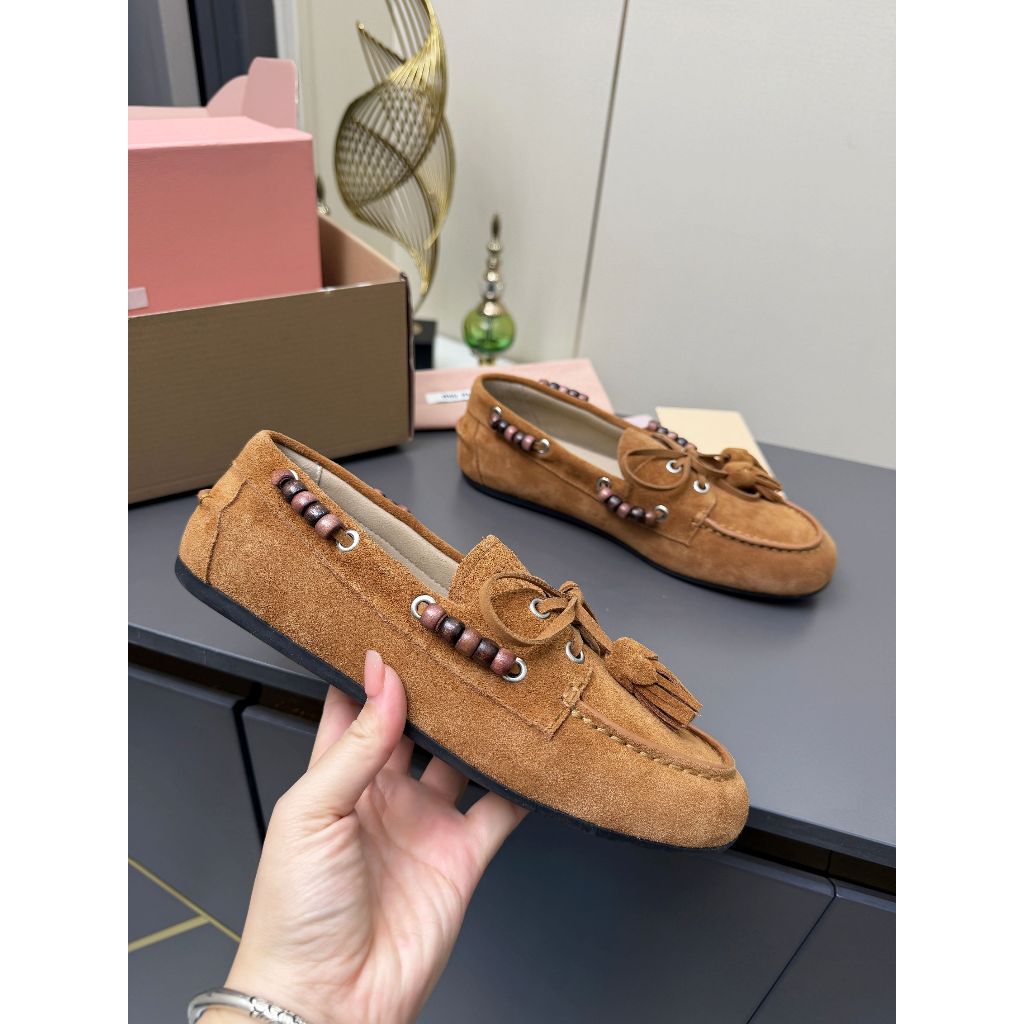 Miumiu2026 รองเท้าโลฟเฟอร์ลําลองหนังสําหรับสุภาพสตรีฤดูใบไม้ผลิ