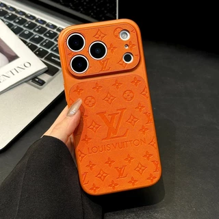 ป้ายแบรนด์หรู เคสไอโฟน 17 pro max 16 pro max 15 pro max 14 pro max 13 pro max เคสไอโฟน 13 17 15 16 เคส iphone 14 16 pro 17 pro 15 pro 13 pro 14 pro โทรศัพท์ กันกระแทก หนังนูน