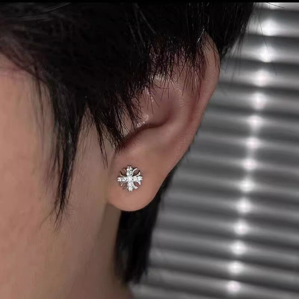 ต่างหูแม่เหล็กคลิป Retro Cross Zircon สไตล์ฮิปฮอป อินเทรนด์สำหรับทั้งชายและหญิง ไม่จำเป็นต้องเจาะหู