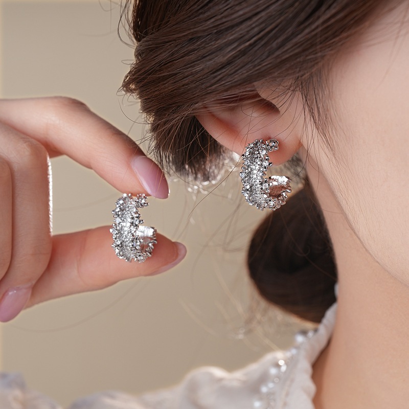 Silver Tone Paved CZ ไม่สม่ําเสมอ Textured เปิด Cuff ต่างหูสําหรับผู้หญิง,อินเทรนด์ Y2K Glam Sparkly