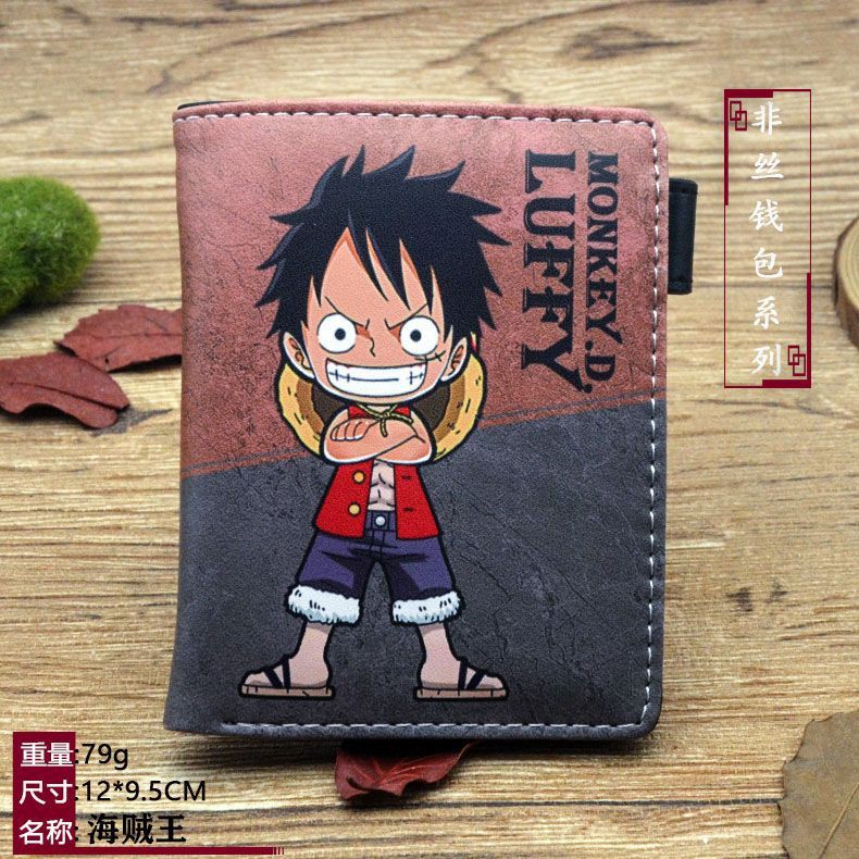 กระเป๋าสตางค์ ใบสั้น พิมพ์ลายการ์ตูน One Piece Pirate Luffy Monkey D Skull Flag แบบพับได้ มีกระดุม