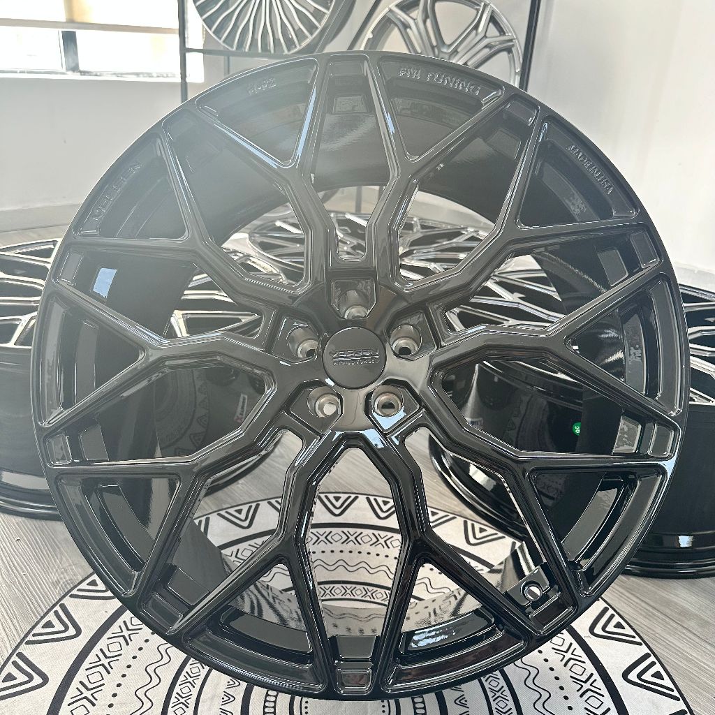 ล้อปลอมแปลงแบบกําหนดเอง VOSSEN