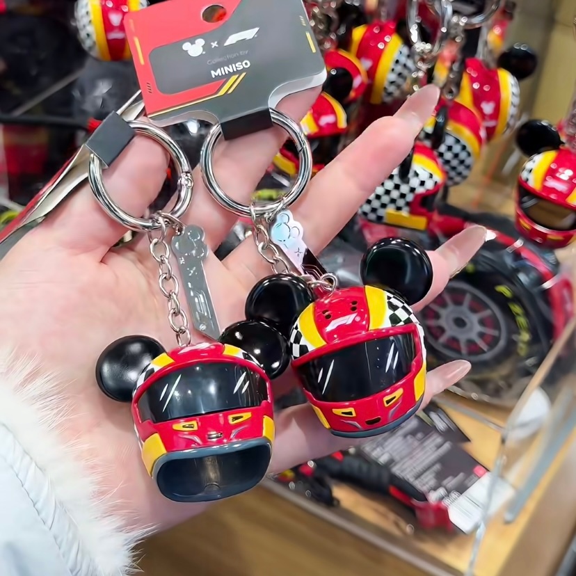 MINISO Mickey F1 Speedy life หมวกกันน็อคแข่ง จี้ห้อยกระเป๋า