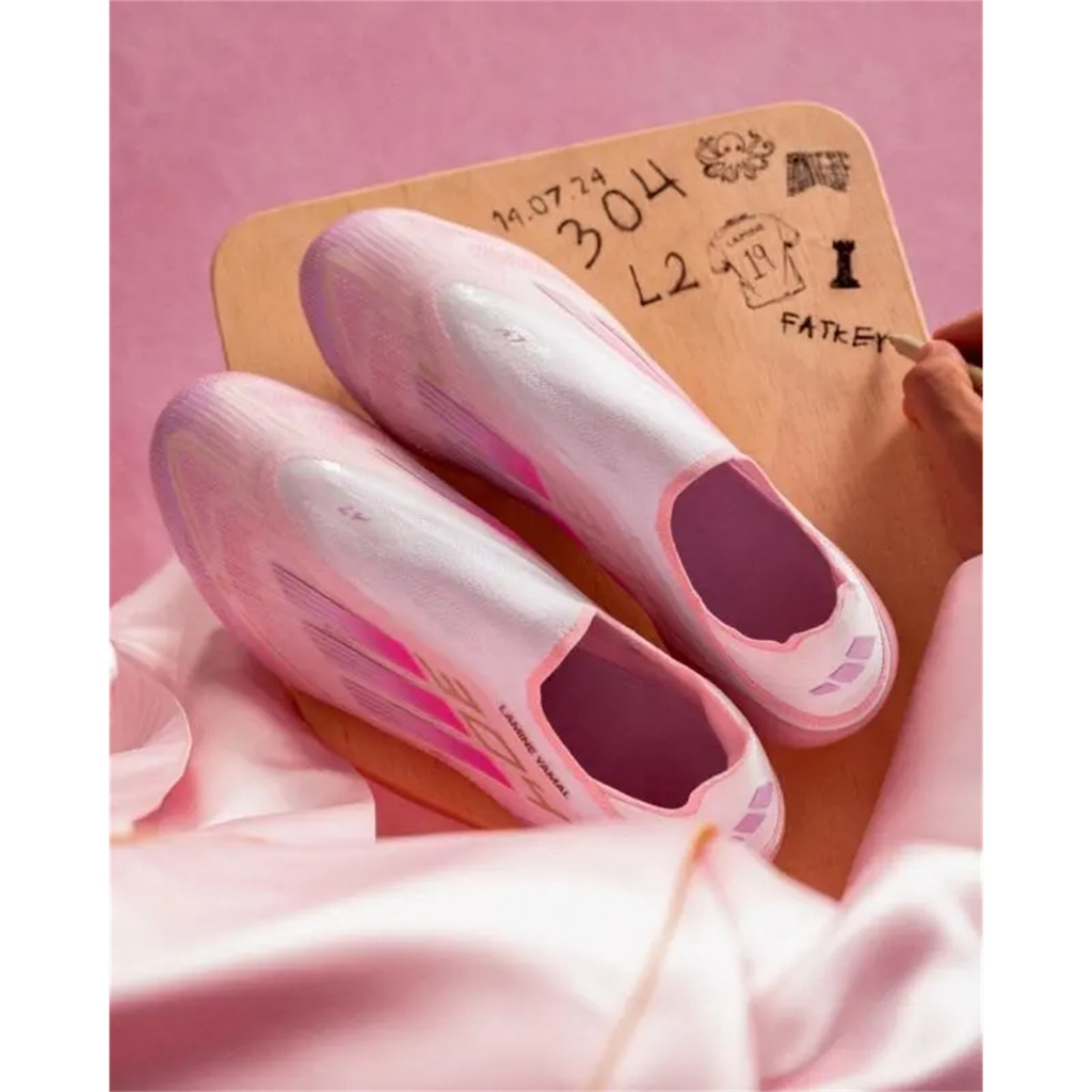 รองเท้าฟุตบอล F50 Elite FG Yamal แบบไร้เชือก กันลื่นและทนทาน มีให้เลือกหลายไซส์