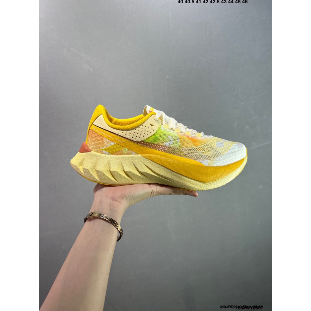 รองเท้าวิ่ง Saucony Endorphin Pro