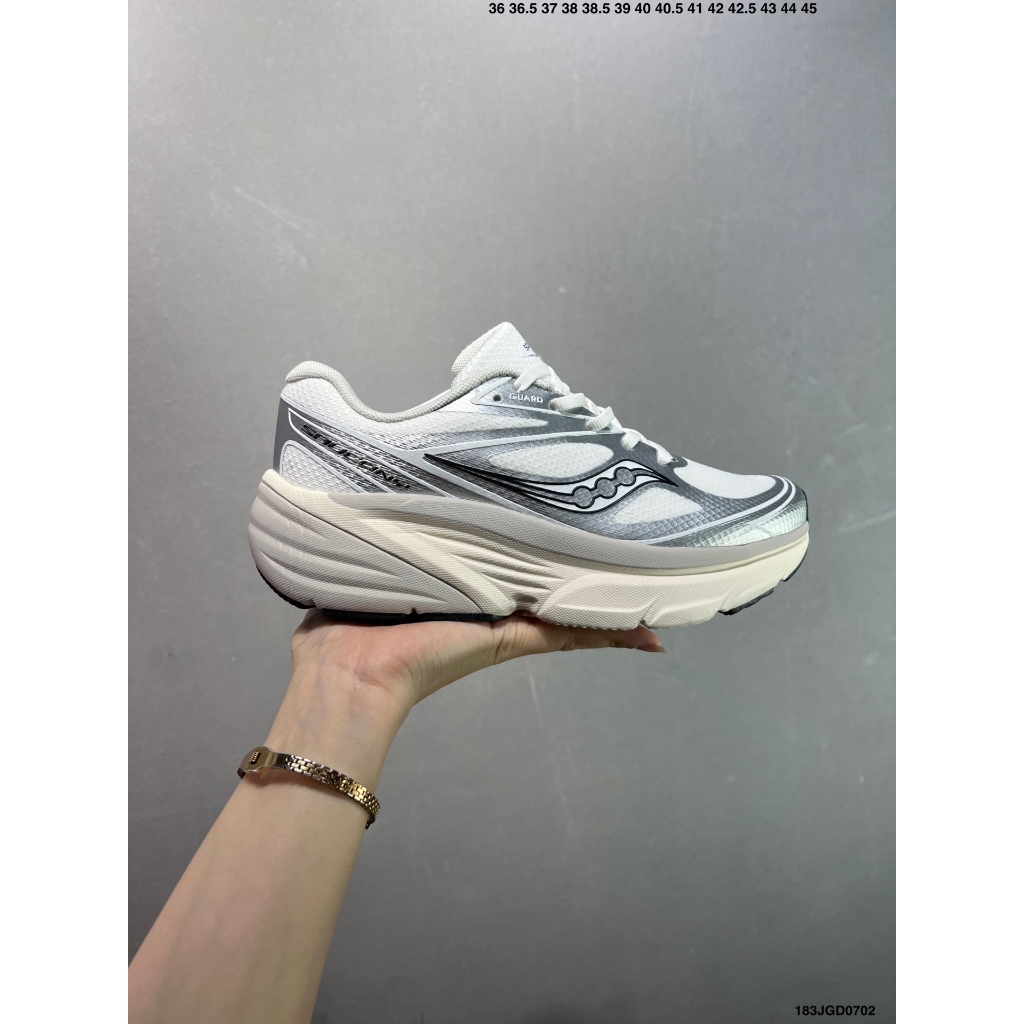 รองเท้าวิ่ง Saucony ENDORPHIN