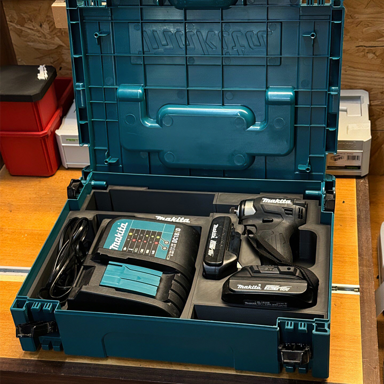 【กล่องซับในพิมพ์ 3D】เข้ากันได้กับกล่องเครื่องมือ Makita เบอร์ 1 จัดเก็บไขควงกระแทก Makita DTD173 และ