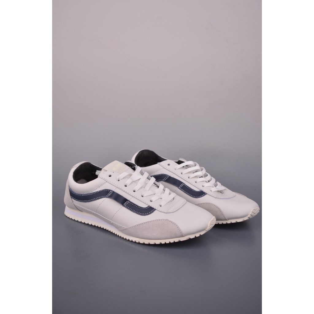 VANS รถตู้ OTW® รองเท้าลําลอง Super Lowpro Trainer