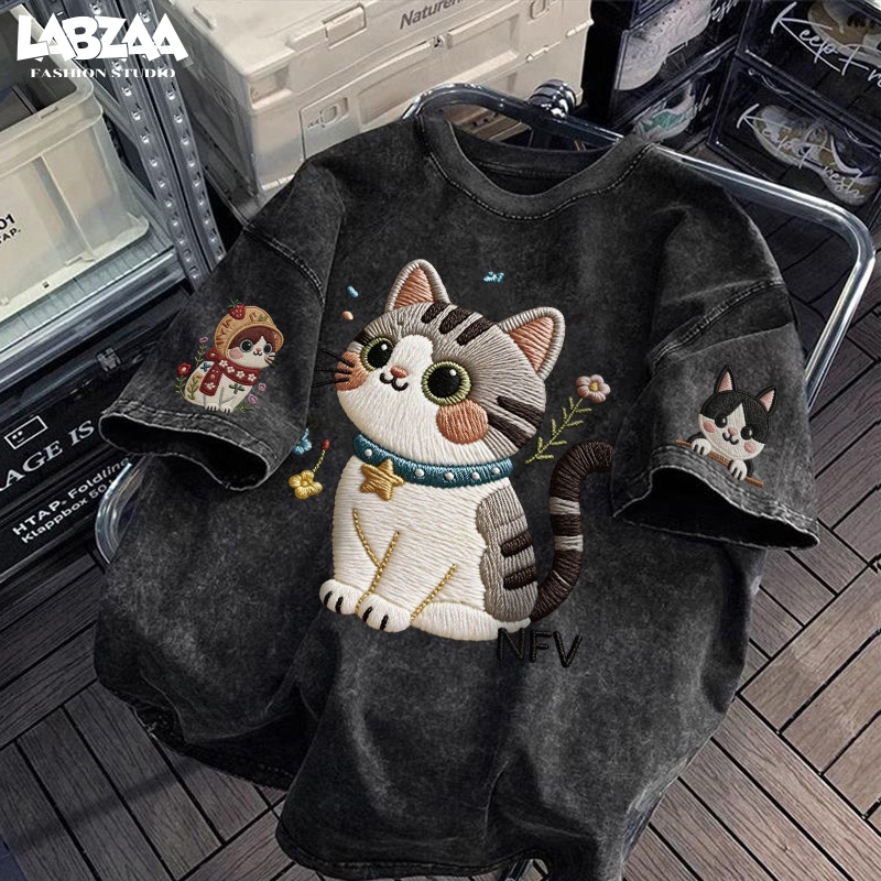 【จัดส่งจากกรุงเทพฯ】LABZAA ยอดนิยมสไตล์อเมริกัน⚡เสื้อยืดทรงหลวม ลายพิมพ์แมวน่ารัก สะดวกสบาย ผ้าหนายับยากรีดง่าย YG4721