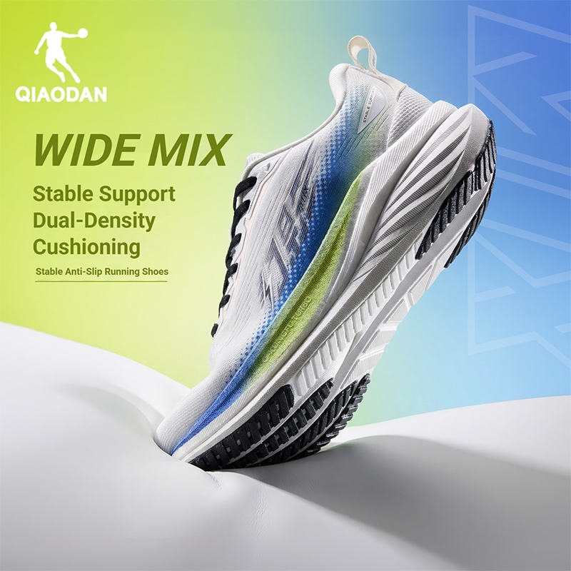 Qiaodan WIDE MIX รองเท้าวิ่งผู้ชายกันกระแทกมืออาชีพระบายอากาศน้ําหนักเบา QXB023261220ร