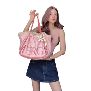 ของแท้100% Merge A Day Bag Nylon Large กันน้ำ กระเป๋าถือสะพายข้าง พร้อมส่ง🇹🇭 | ใหม่มือ น้ำหนักเบา ซิปกันน้ำ