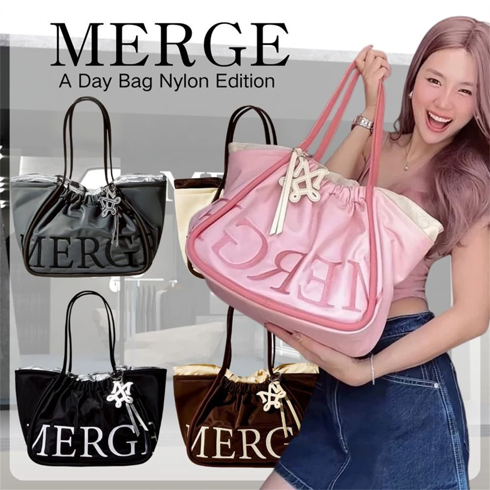 ของแท้100% Merge A Day Bag Nylon Large กันน้ำ กระเป๋าถือสะพายข้าง พร้อมส่ง🇹🇭 | ใหม่มือ น้ำหนักเบา ซิปกันน้ำ