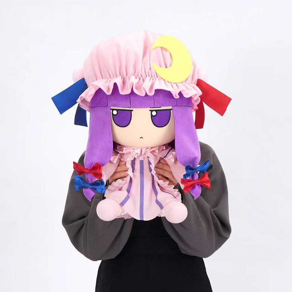 Touhou Project Patchouli Knowledge Fumo ตุ๊กตาของเล่นตุ๊กตาของขวัญสําหรับเด็กตกแต่งบ้านของเล่นตุ๊กตาของขวัญวันเกิดตกแต่ง