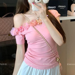 เสื้อผ้าผู้หญิงฤดูร้อนใหม่ ออกแบบสไตล์แฟชั่นฝรั่งเศส กระโปรงหยิกเอวอ่อนโยน ไหล่เปิด สลิม핏