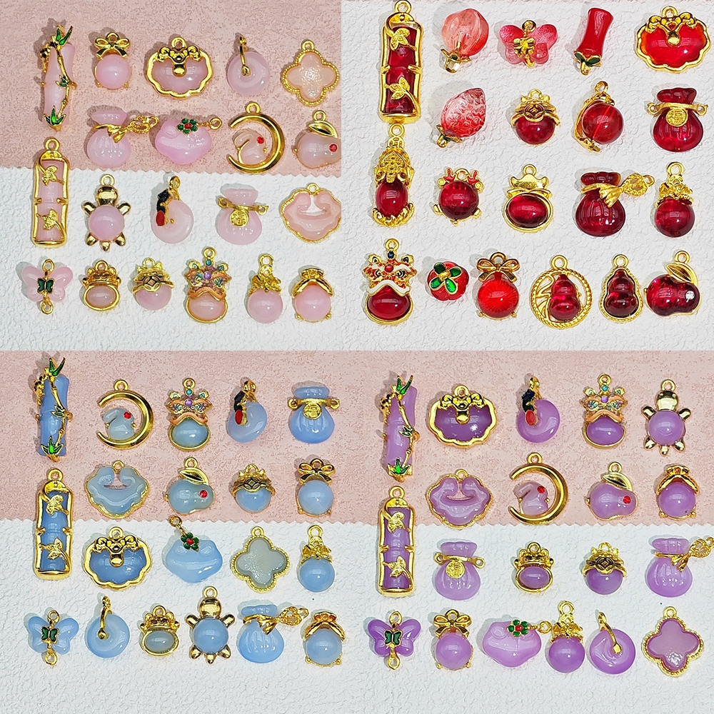 จี้แก้วสีสันสวยงามและอุปกรณ์เครื่องประดับ DIY รวมถึงสร้อยข้อมือแฮนด์เมดจากลูกปัด