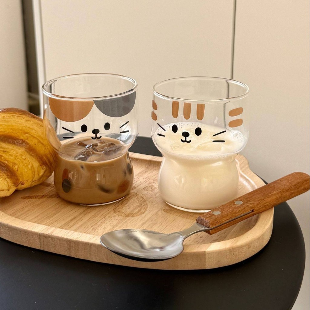 🐱อิน สไตล์การ์ตูนลูกแมวแก้วน่ารักครัวเรือนนมถ้วยกาแฟแก้วทนความร้อนถ้วยเครื่องดื่มถ้วยลาเต้