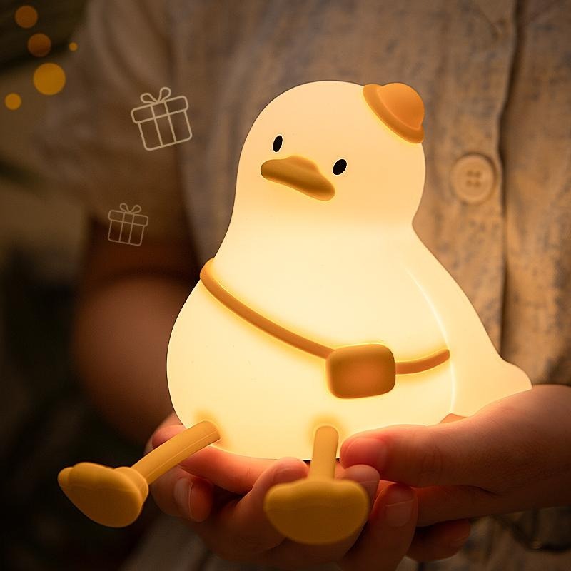โคมไฟกลางคืน LED รูปเป็ดน่ารัก ชาร์จไฟได้ ปรับความสว่างได้ 3 ระดับ ของตกแต่งโต๊ะทำงานและห้องนอน ของขวัญที่สมบูรณ์แบบสำหรับครอบครัวและเพื่อนฝูง ของขวัญวันเกิด