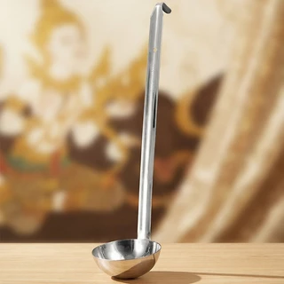 จัดส่งจากกรุงเทพฯ ช้อนตวงสแตนเลสพร้อมขอเกี่ยวขอบหม้อ ด้ามยาว มีสเกลกรัม/ออนซ์ ช้อนตักน้ำซุป/โจ๊ก/นมชา ใช้ในครัวเรือนและร้านอาหาร