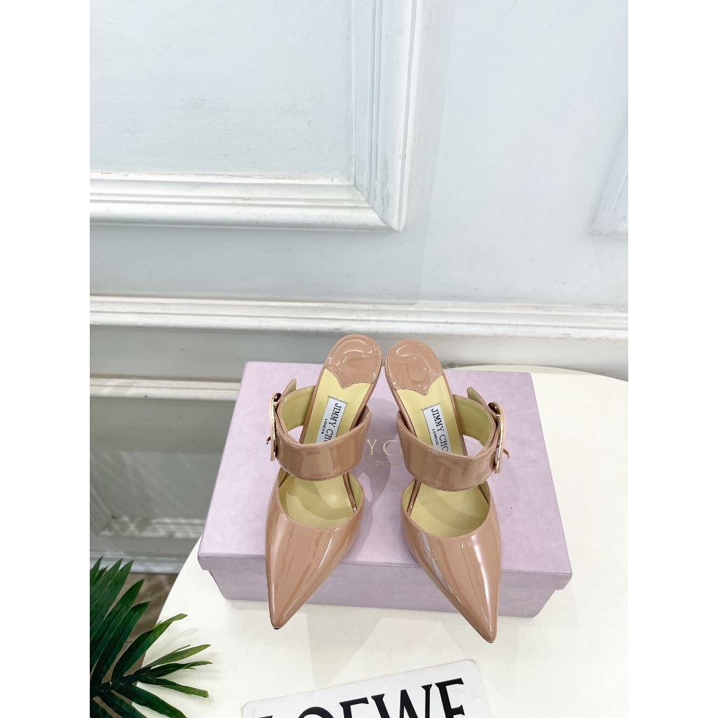 [สไตล์ Jimmy Choo] หนังสิทธิบัตรสีนู้ดคลาสสิกชี้นิ้วเท้าล่อรองเท้าแตะกริชรองเท้าแตะอารมณ์ระดับไฮเอนด