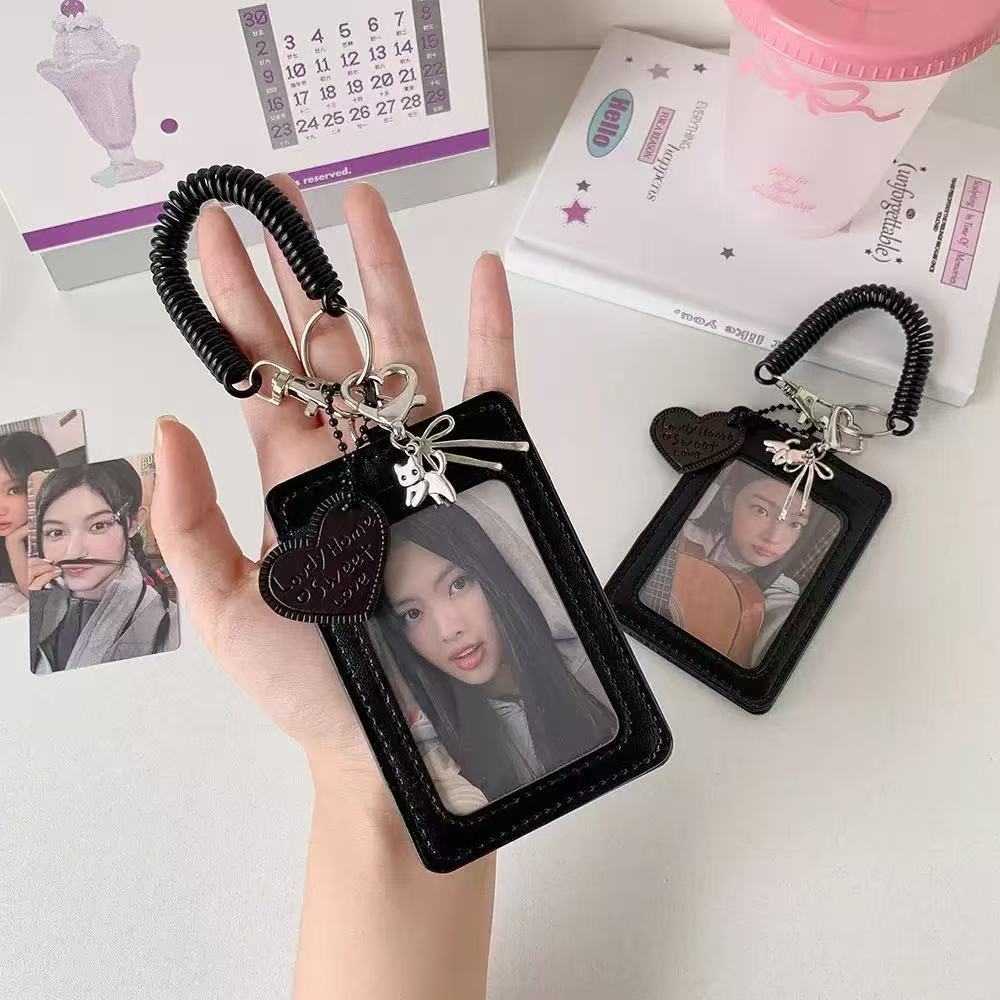 1pc สไตล์ Photocard ผู้ถือโปร่งใสผู้ถือบัตรพวงกุญแจแขนภาพรถบัสการ์ดนักเรียนกรณีบัตร Photo Protector