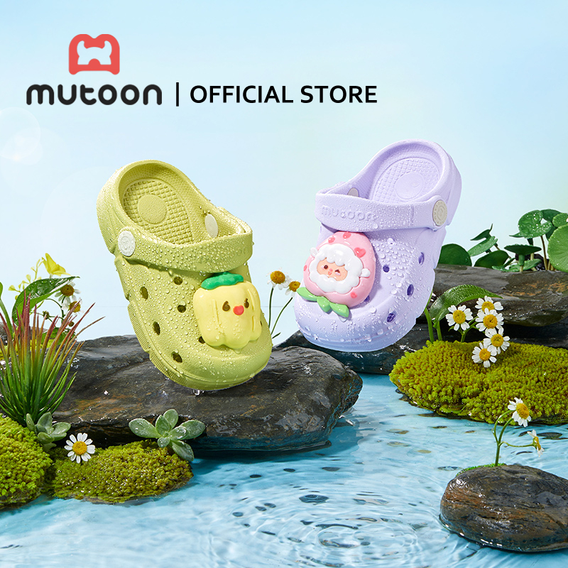 【Mutoon】รุ่นใหม่ ฤดูร้อน รองเท้าแตะเด็ก รองเท้าห้องใน มีน้ำมันพืชบรรเทากลิ่น รองเท้าเจาะรูระบายอากาศ