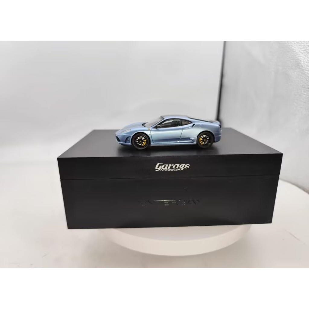 Ferrari F430 Scuderia 1: 43 รุ่นรถ Ice Blue Track Version พร้อมกล่องแสดง ผลิตโดย ENTERBAY ไม่มีฐาน
