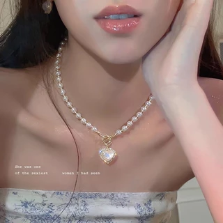 2026 ล่าสุดสร้อยคอมุกสําหรับผู้หญิงออกแบบหรูหราเบาแฟชั่นพรีเมี่ยมเสื้อกันหนาวโซ่ลูกปัดโซ่แฟนของขวัญ