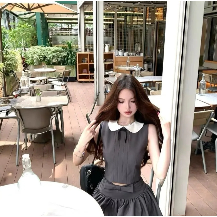🐇💖✨ชุดเซ็ต2ชิ้น ผู้หญิง เสื้อครอปคอยูแถบดำรอบคอ แขนสั้น กระดุมหน้าจริง แต่งโบว์ + กระโปรงเอวสม็อค ผ่าหลัง มีซับใน