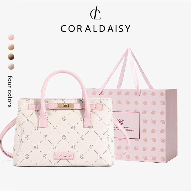 CORALDAISY สินค้าใหม่ 2026 กระเป๋าหนังสะพายข้างสุดหรู กระเป๋าสะพายไหล่สำหรับผู้หญิง ขนาดใหญ่ น่ารัก