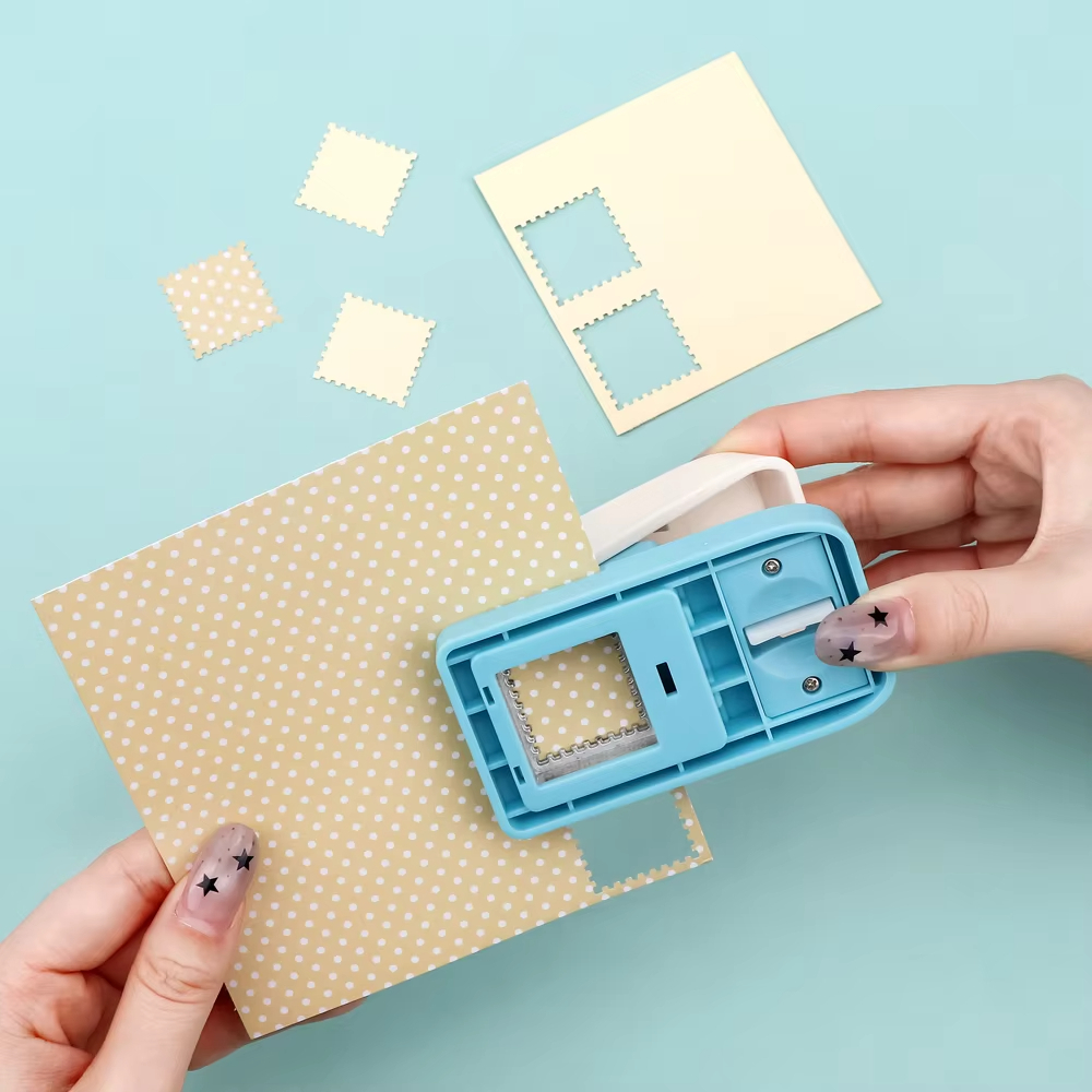 2 ชิ้นแสตมป์ไปรษณีย์ Embosser Square Toothed Edge Punch สําหรับการ์ด,สมุดภาพและวารสาร ราคา ถูกที่สุด ดีลบีเคเค แกลเลอรีภาพที่ 2