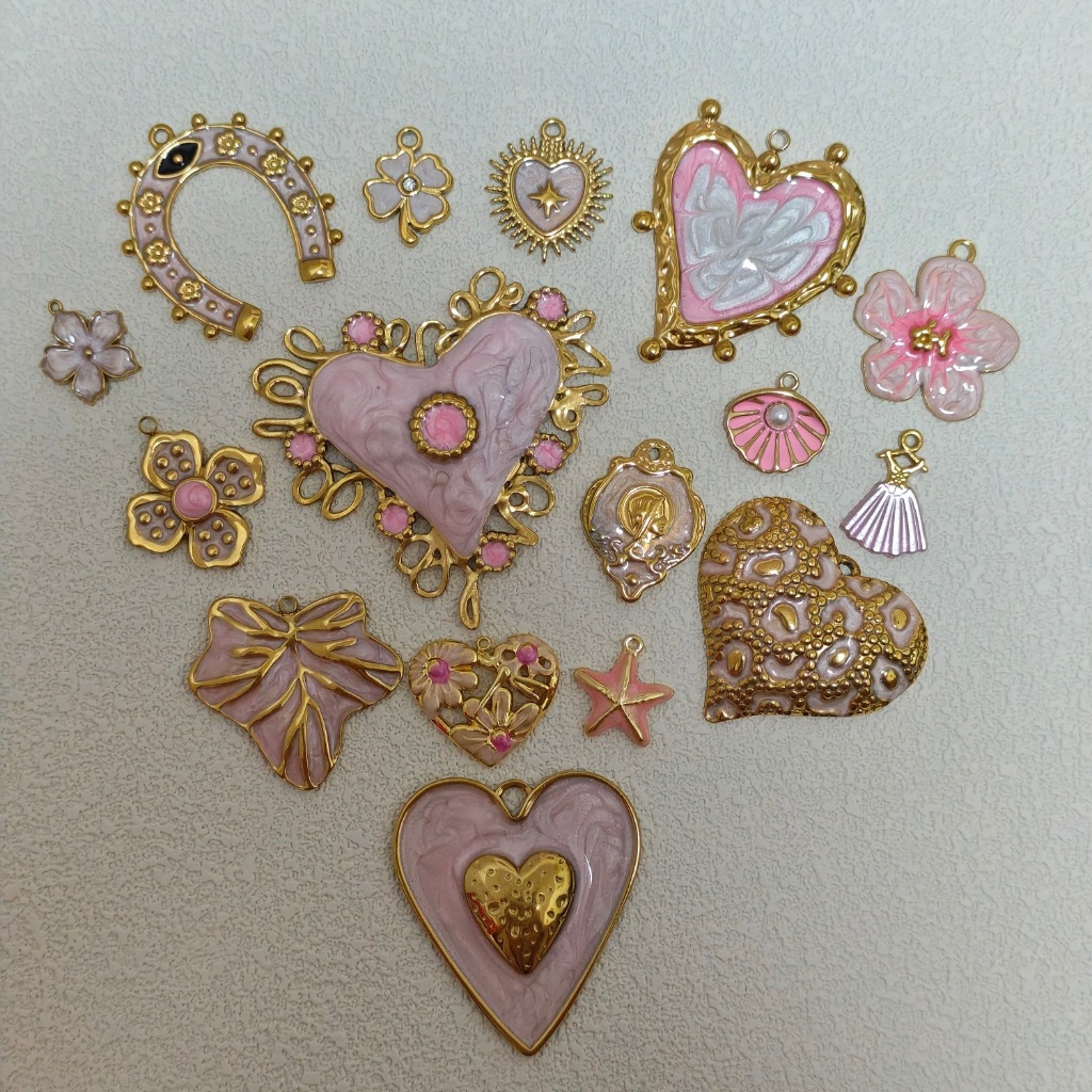 ชุดเครื่องประดับสแตนเลสสีชมพู จี้รูปหัวใจแบบมืองาน พร้อมอุปกรณ์DIY