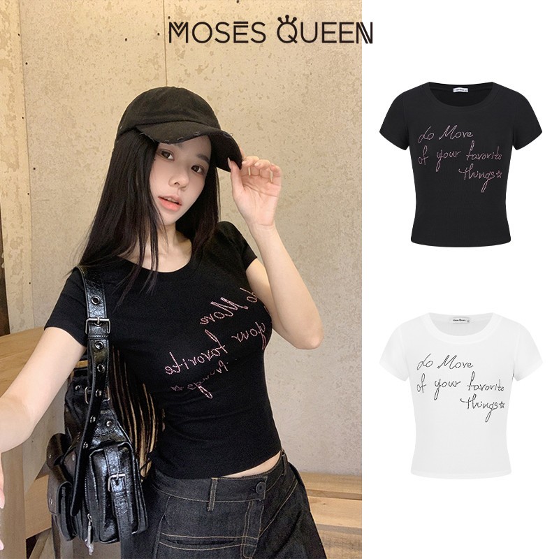 < MOSESQUEEN > เสื้อสกรีนสีดำ แขนสั้น แบบคริสตัล เสื้อผ้าฤดูร้อนใหม่ ผู้หญิง กระโปรงสั้นที่พอดีตัวและแน่นหนา #63010