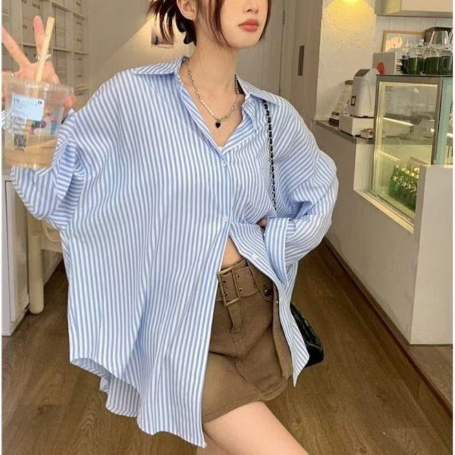 พร้อมส่ง เสื้อเชิ้ตลายทาง สีฟ้าขาว สไตล์เกาหลี ผ้าบาง ใส่สบาย ฤดูร้อน ราคา ถูกที่สุด ดีลบีเคเค รูปภาพหลัก