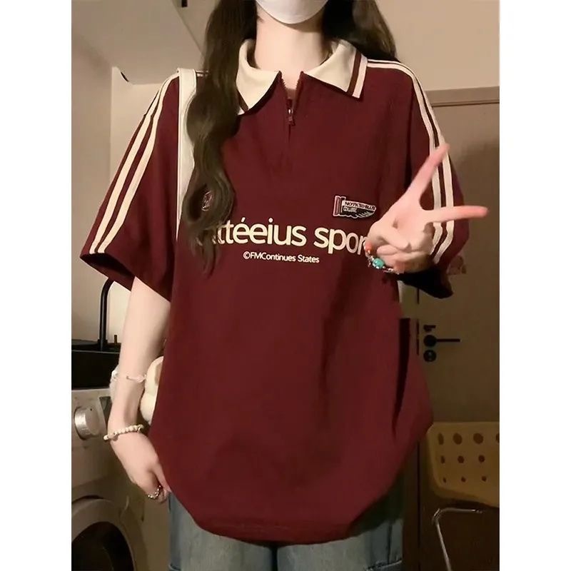 เสื้อโปโลผู้ชาย สไตล์อเมริกันย้อนยุค สีแดง แบบแขนสั้น ทรงหลวม