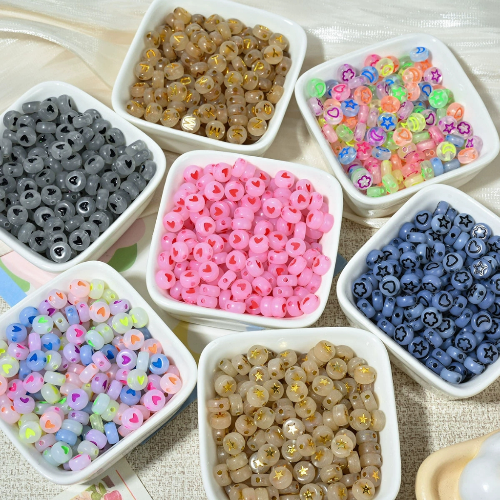 100ชิ้น4*7มิลลิเมตรผสมสีส่องสว่างตัวอักษรลูกปัดอะคริลิลูกปัดหลวมลูกปัดสร้อยคอสร้อยข้อมือทําที่มีคุณภาพสูงราคาต่ํา