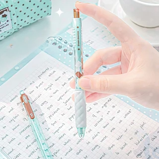 สตรอเบอร์รี่ช็อกโกแลตเจลปากกา 4 ชิ้นน่ารักปากกา Ballpen ชุด 0.5 มิลลิเมตรแห้งเร็วหมึกสีดําปากกาหดสําหรับโรงเรียนเขียนเครื่องเขียน