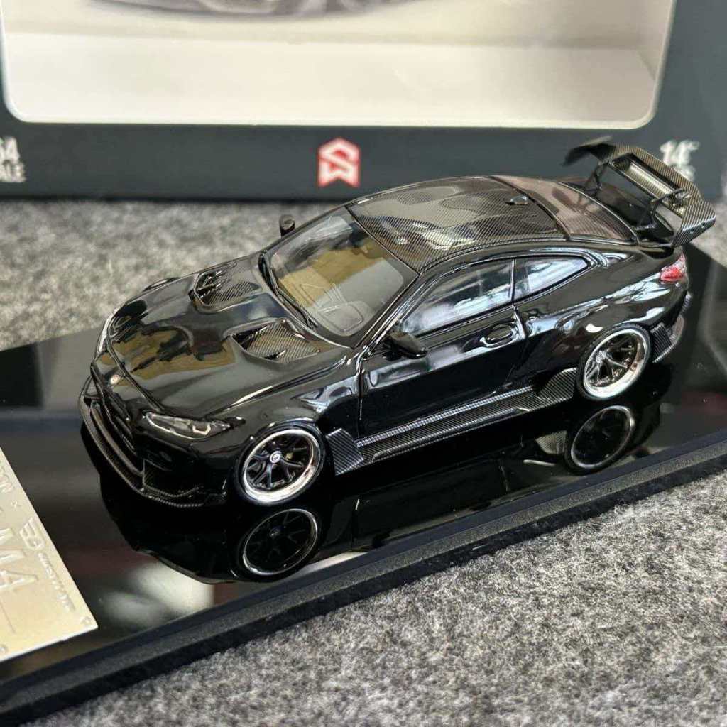SW 1: 64 BMW BMW G82 M4 Wide Body Modified สีดําสีขาวเงินสีเทาจําลองรถรุ่น