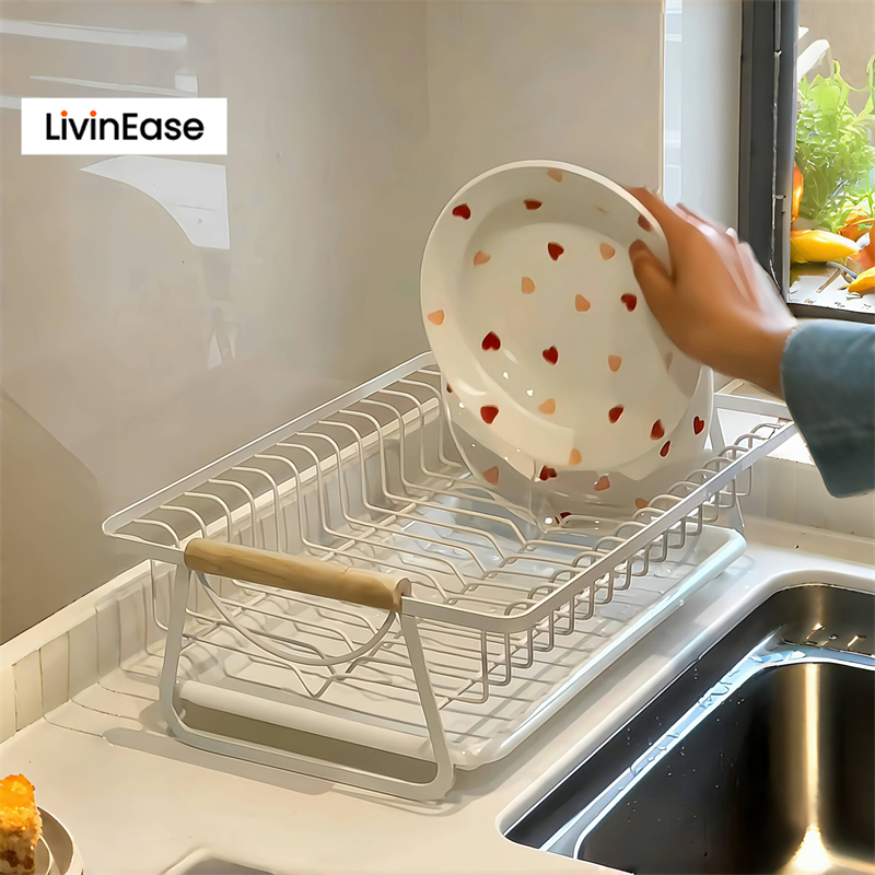 LivinEase ที่วางจานแบบมินิมอล พร้อมด้ามจับไม้ ถาดรองน้ำแบบเคลื่อนย้ายได้ ประหยัดพื้นที่สำหรับจัดระเบียบเคาน์เตอร์ครัว