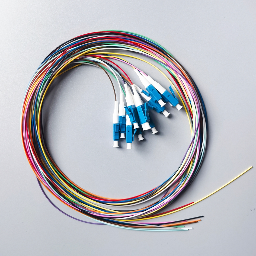 12 สีไฟเบอร์ออปติก LC Pigtail 1-3M 0.9 มม.G657A2 LSZH LC/APC Bend Insensitive Single Mode Patch Cabl