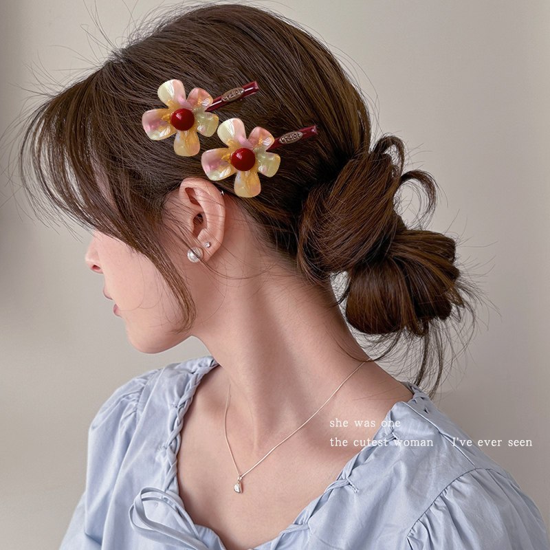 กิ๊บทอดผมดอกไม้แบบใหม่ สไตล์คลิปหน้าม้า จาก Symphony Acetate สำหรับแต่งผมอย่างหรูหรา