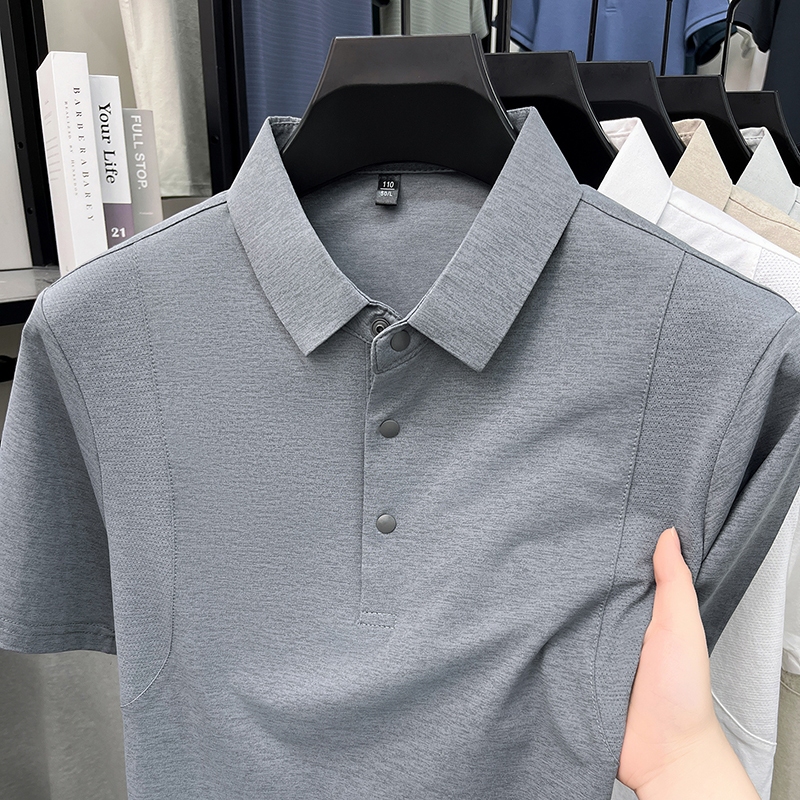 เสื้อโปโลผู้ชาย สีทึบ แขนสั้นแบบหลวม ใส่สบาย มีปกติดหน้าอก