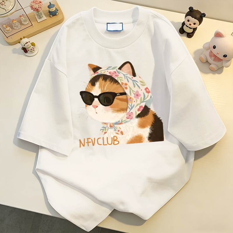 【จัดส่งตลอด 24 ชั่วโมง】NFV สไตล์เกาหลี✨เสื้อยืด Oversized สะดวกสบาย ลายพิมพ์แมวน่ารัก ระบายอากาศ ผ้าฝ้าย YG4088