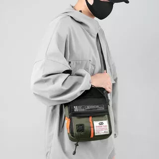 Mens Mini Crossbody Bag – สไตล์สตรีทแวร์อินเทรนด์ น้ําหนักเบา และกะทัดรัด เหมาะสําหรับโรงเรียน ทํางานและการเดินทาง