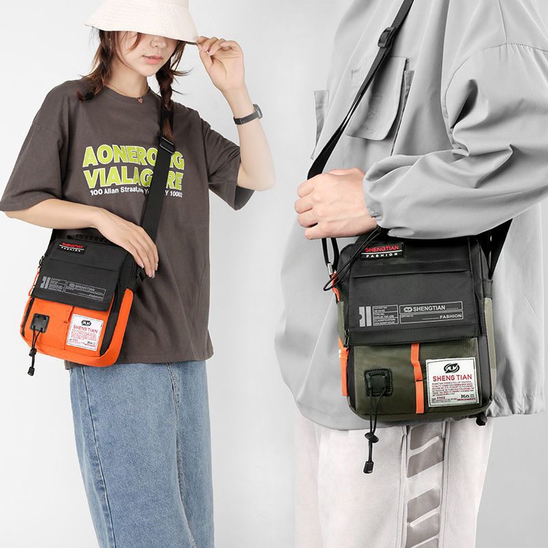 Mens Mini Crossbody Bag – สไตล์สตรีทแวร์อินเทรนด์ น้ําหนักเบา และกะทัดรัด เหมาะสําหรับโรงเรียน ทํางานและการเดินทาง