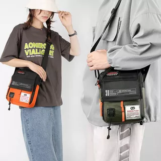 Mens Mini Crossbody Bag – สไตล์สตรีทแวร์อินเทรนด์ น้ําหนักเบา และกะทัดรัด เหมาะสําหรับโรงเรียน ทํางานและการเดินทาง