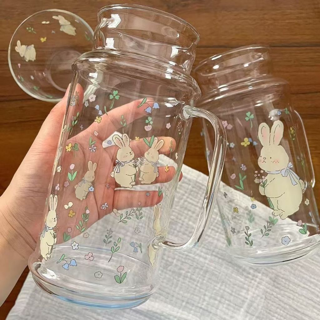 ถ้วยแก้วกระต่าย ฝา 1ล + 240มล (ถ้วยเล็ก) ทนความร้อนพร้อมที่จับ หอพัก/บ้าน เหยือกน้ํา